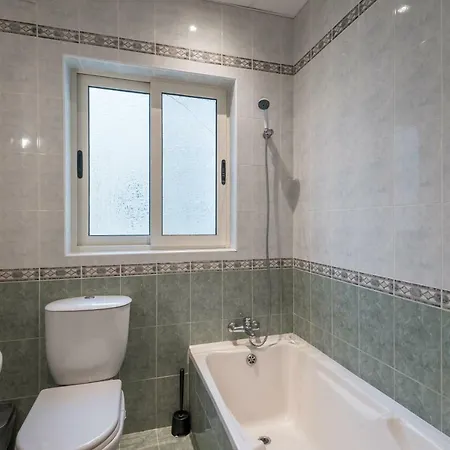 Seaspray 3 Bedroom Penthouse, With Large Terrace And Bbq