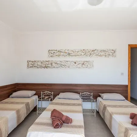 Apartment Seaspray 3 Bedroom Penthouse, With Large Terrace And Bbq *