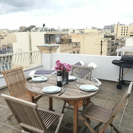 Apartment Seaspray 3 Bedroom Penthouse, With Large Terrace And Bbq *