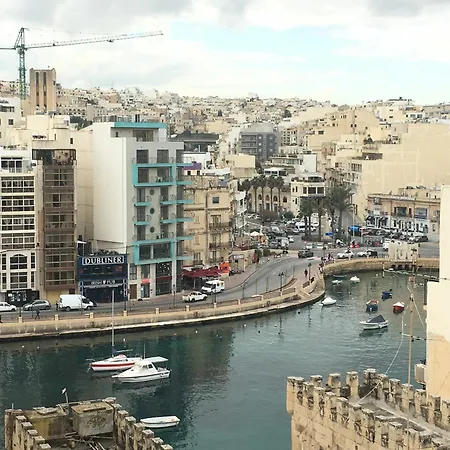 Apartment Seaspray 3 Bedroom Penthouse, With Large Terrace And Bbq San Ġiljan